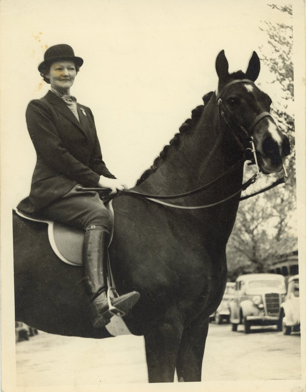 Anne Field on 'Cock Robin' at Melbourne Royal Show, 1946
