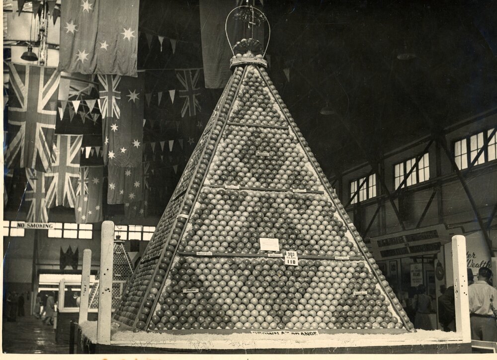 Apple Pyramid, 1941